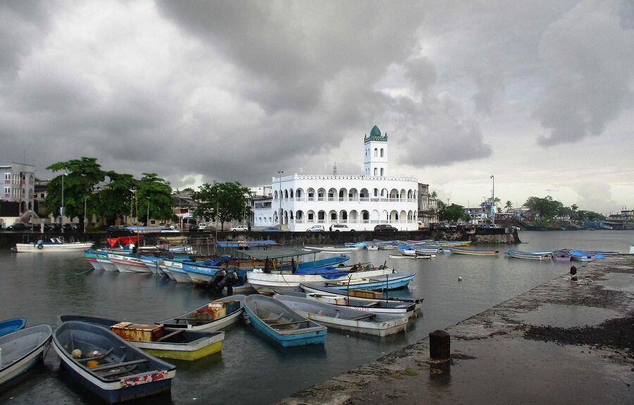 Le port de Moroni, aux Comores